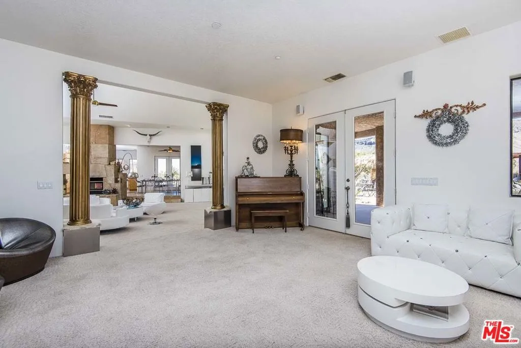 3569 Calmada Rd Road, Pioneertown, California 92268 home-pic-9